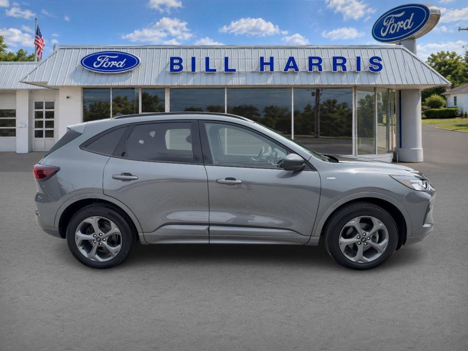 Used 2023 Ford Escape ST-Line w/ Tech Pack #1 AWD/4WD image 4
