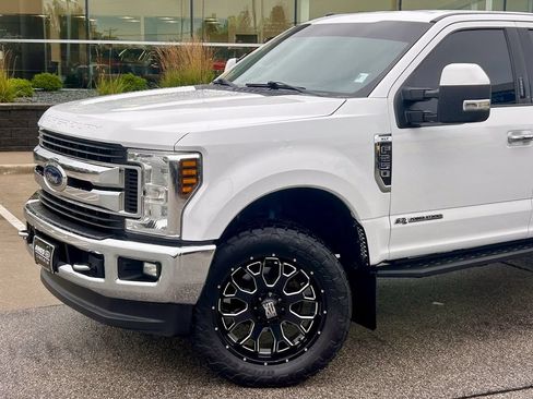 Used 2019 Ford F250 XLT w/ XLT Premium Package AWD/4WD image 2