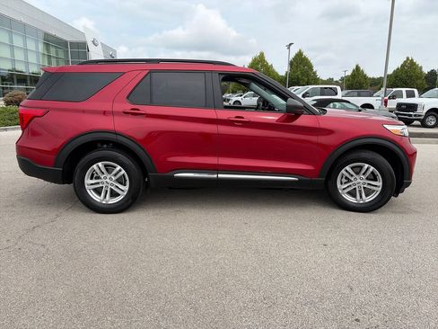 Used 2024 Ford Explorer XLT w/ Equipment Group 202A AWD/4WD image 8
