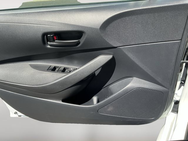 Used 2025 Toyota Corolla LE FWD image 11