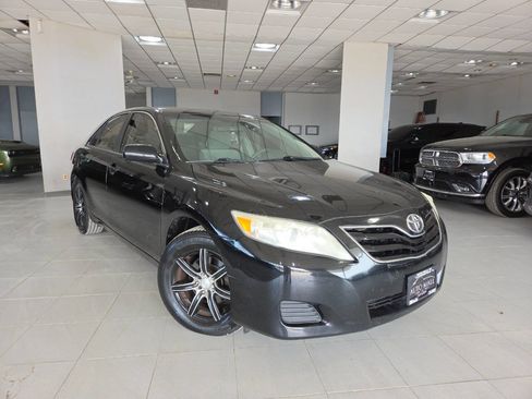 Used 2010 Toyota Camry LE FWD image 1