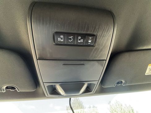 Used 2017 Dodge Grand Caravan SXT FWD image 36