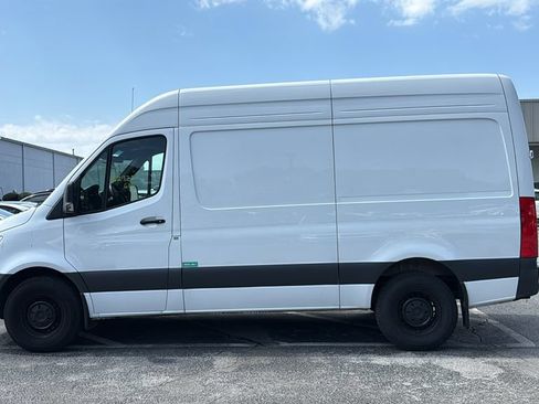 Used 2025 Mercedes-Benz Sprinter 2500 image 3