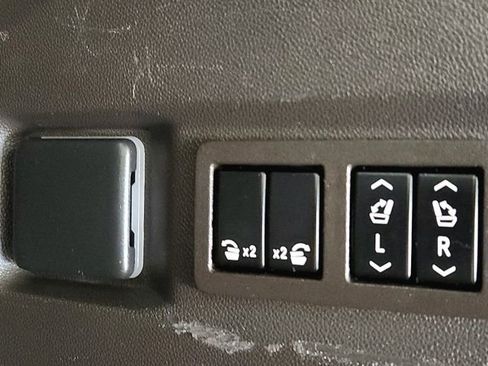 Used 2023 GMC Yukon Denali image 39