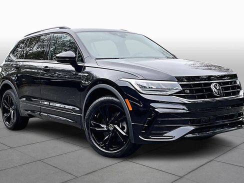 Certified 2023 Volkswagen Tiguan SE R-Line image 3