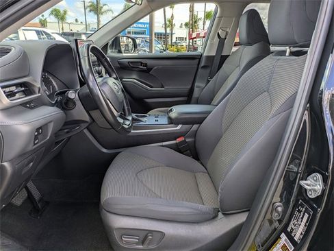 Used 2023 Toyota Highlander LE image 15