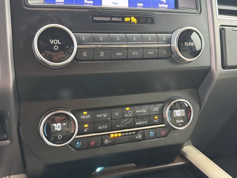 Used 2020 Ford Expedition Platinum image 36