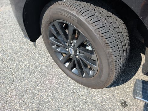 Used 2019 Ford Expedition Limited w/ Equipment Group 301A AWD/4WD image 7