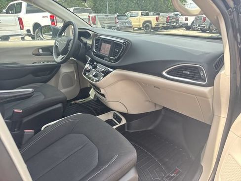 Used 2023 Chrysler Voyager LX FWD image 26