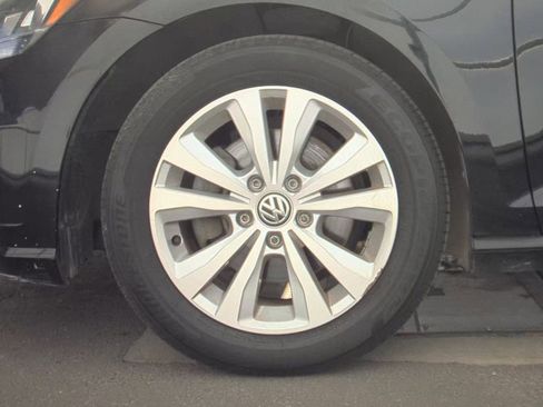 Used 2020 Volkswagen Golf 4-Door image 10