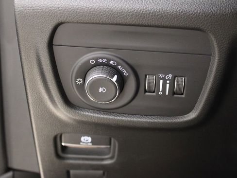 Used 2024 Jeep Grand Cherokee L Limited w/ Luxury Tech Group II image 19