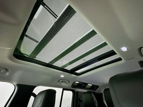 Used 2020 Land Rover Defender 110 HSE image 15