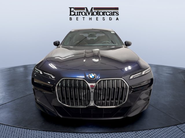 Used 2023 BMW 760i xDrive w/ Luxury Rear Seating Package AWD/4WD image 8