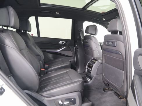 Used 2022 BMW X7 M50i image 16