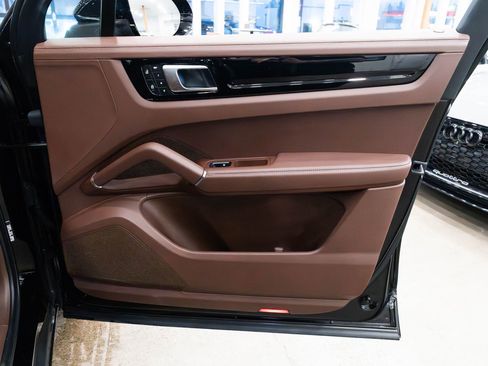 Used 2023 Porsche Cayenne image 23