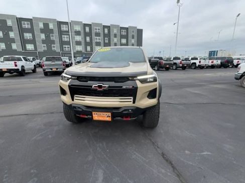 Used 2024 Chevrolet Colorado ZR2 w/ Technology Package AWD/4WD image 3