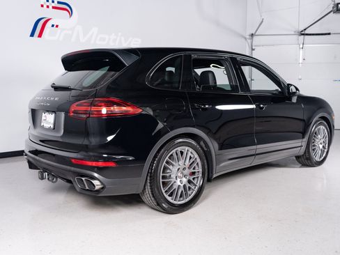 Used 2016 Porsche Cayenne Turbo AWD/4WD image 21