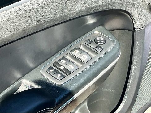 Used 2023 Chrysler 300 S w/ Comfort Group RWD image 18
