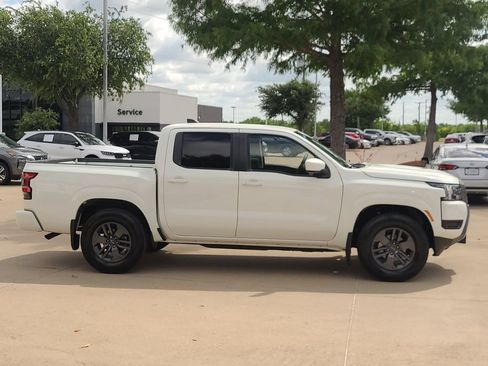 Certified 2025 Nissan Frontier SV RWD image 4