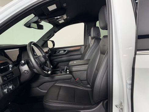 Used 2025 GMC Yukon XL Denali AWD/4WD image 19