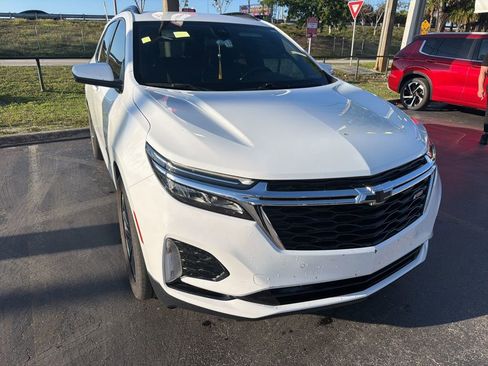 Used 2023 Chevrolet Equinox RS FWD image 2