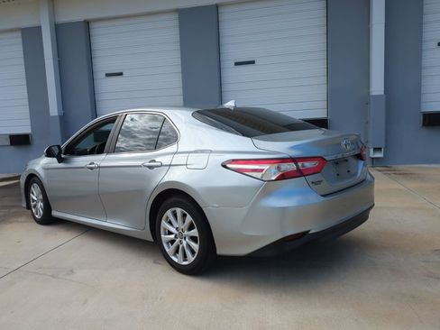 Used 2019 Toyota Camry LE image 7