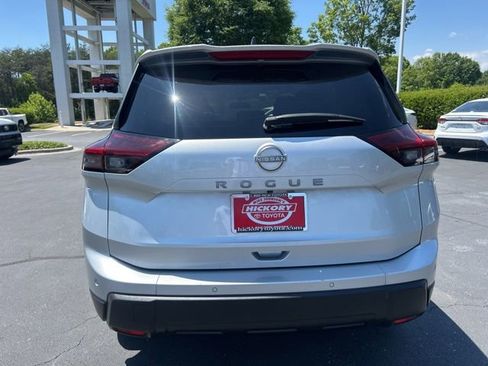 Used 2024 Nissan Rogue S FWD image 8