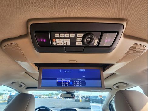 Used 2014 Honda Odyssey Touring Elite image 30