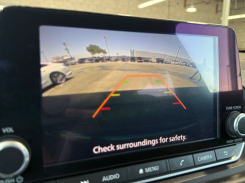 Used 2023 Nissan Rogue S FWD image 17