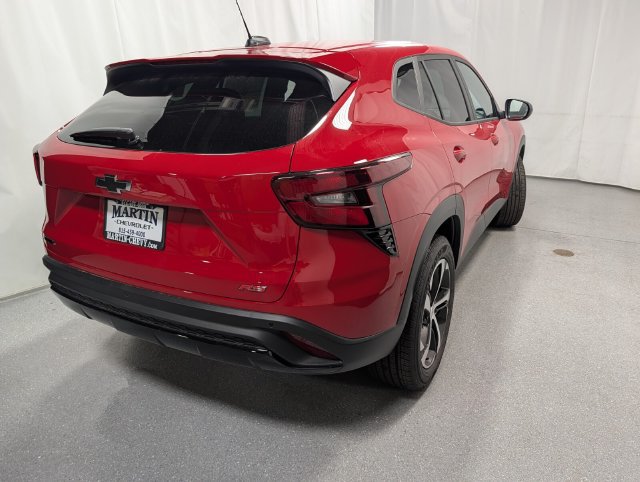 New 2026 Chevrolet Trax RS w/ Sunroof Package FWD image 3