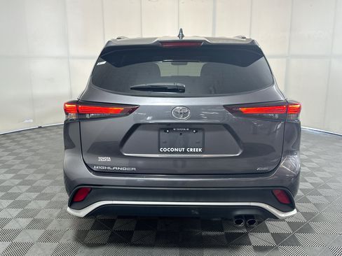 Used 2024 Toyota Highlander XSE FWD image 4