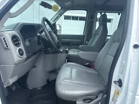 Used 2014 Ford E-250 and Econoline 250 Extended w/ Power Group RWD image 9