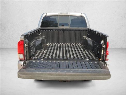 Used 2016 Toyota Tacoma TRD Sport AWD/4WD image 6