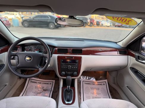 Used 2009 Chevrolet Impala LT image 25