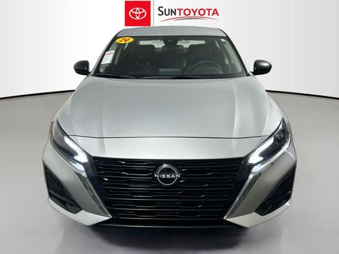 Used 2024 Nissan Altima 2.5 SV FWD image 10