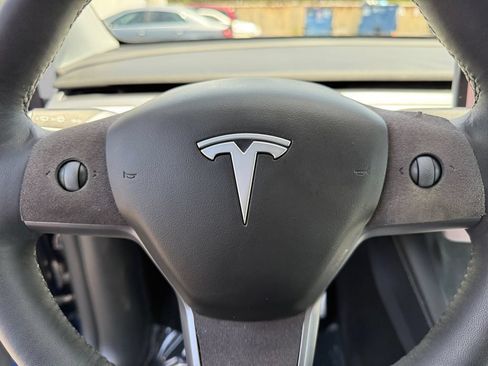 Used 2022 Tesla Model Y Performance AWD/4WD image 19