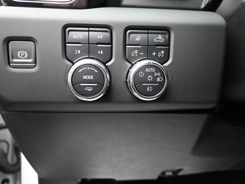 Used 2024 GMC Sierra 1500 AT4 w/ Technology Package AWD/4WD image 16