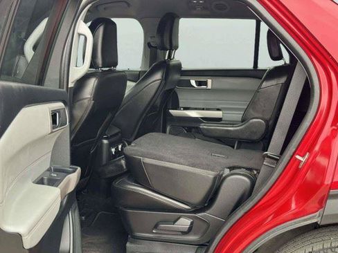 Used 2024 Ford Explorer XLT w/ Equipment Group 202A RWD image 45