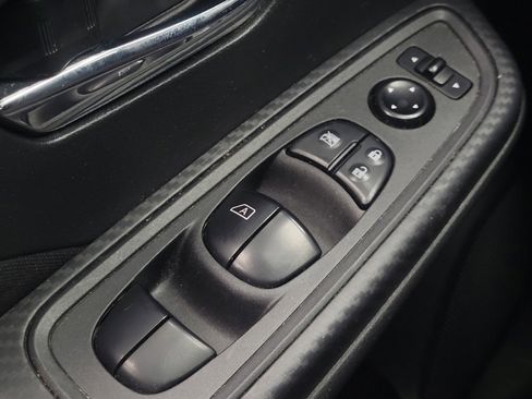 Used 2021 Nissan Versa SV image 27