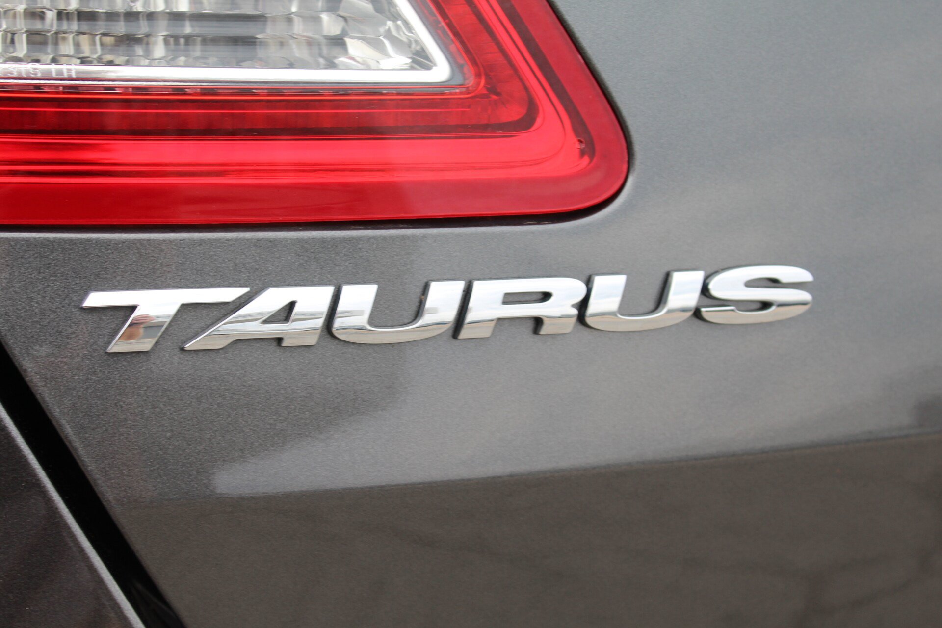 Used 2018 Ford Taurus SEL w/ Equipment Group 201A FWD image 50