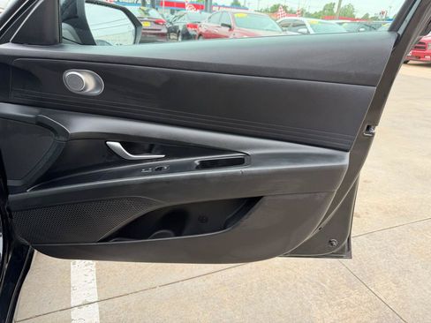 Used 2023 Hyundai Elantra SE FWD image 23