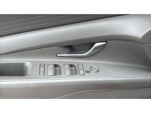 Used 2023 Hyundai Elantra SEL FWD image 14