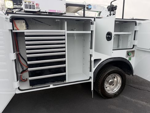 Used 2017 Ford F550 image 10