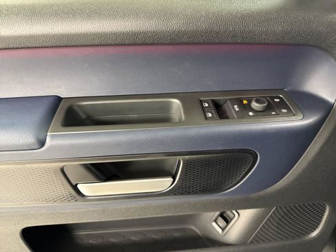 New 2025 Volkswagen ID. Buzz Pro S RWD image 10
