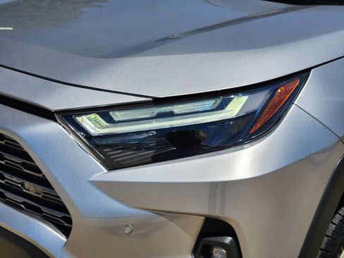 Used 2022 Toyota RAV4 Limited FWD image 9