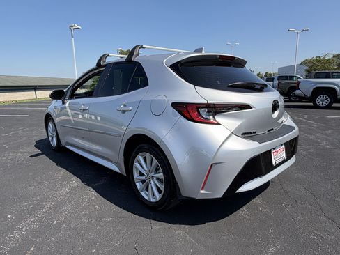 Used 2025 Toyota Corolla SE w/ SE Package FWD image 5