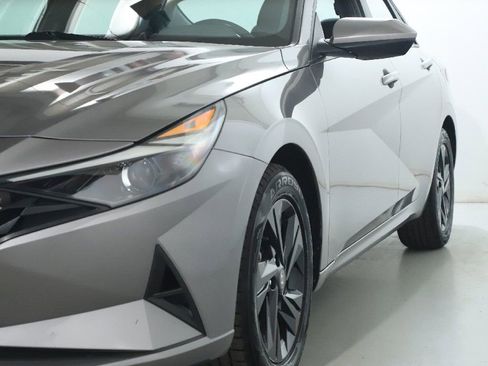 Used 2023 Hyundai Elantra SEL w/ Cargo Package FWD image 4