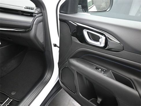 New 2026 Jeep Compass Latitude image 24