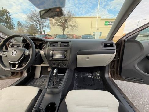Used 2015 Volkswagen Jetta S image 36