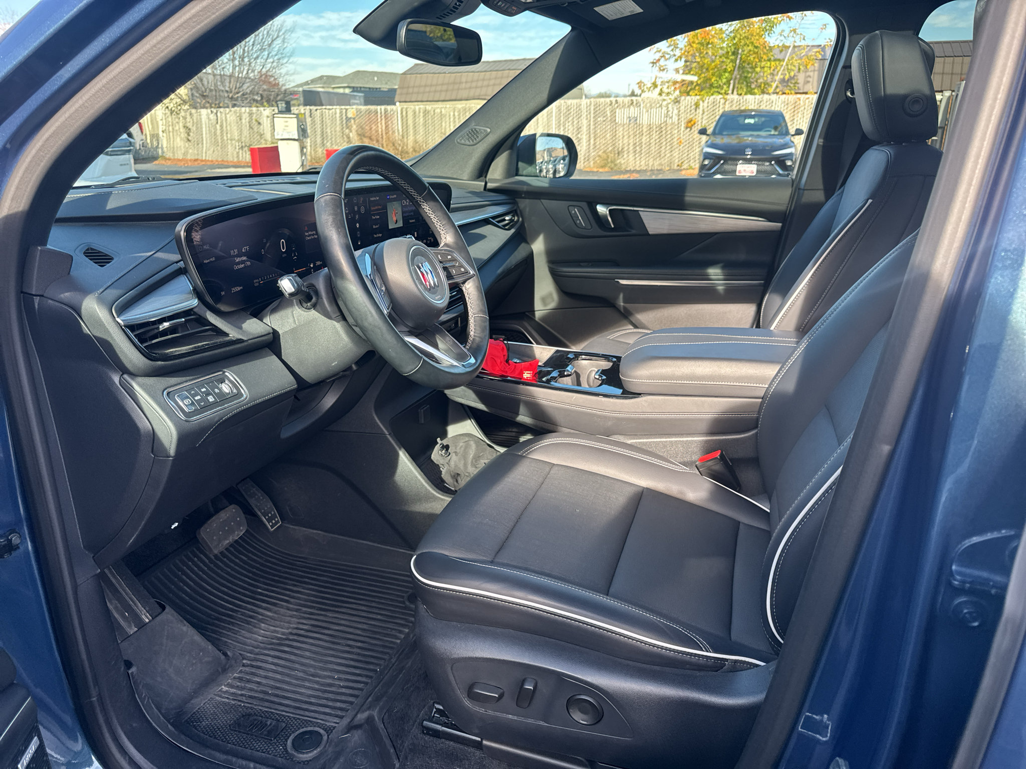Used 2025 Buick Enclave Preferred w/ Power Package AWD/4WD image 5